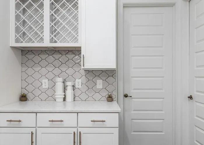 Landing Modern With Amazing Amenities